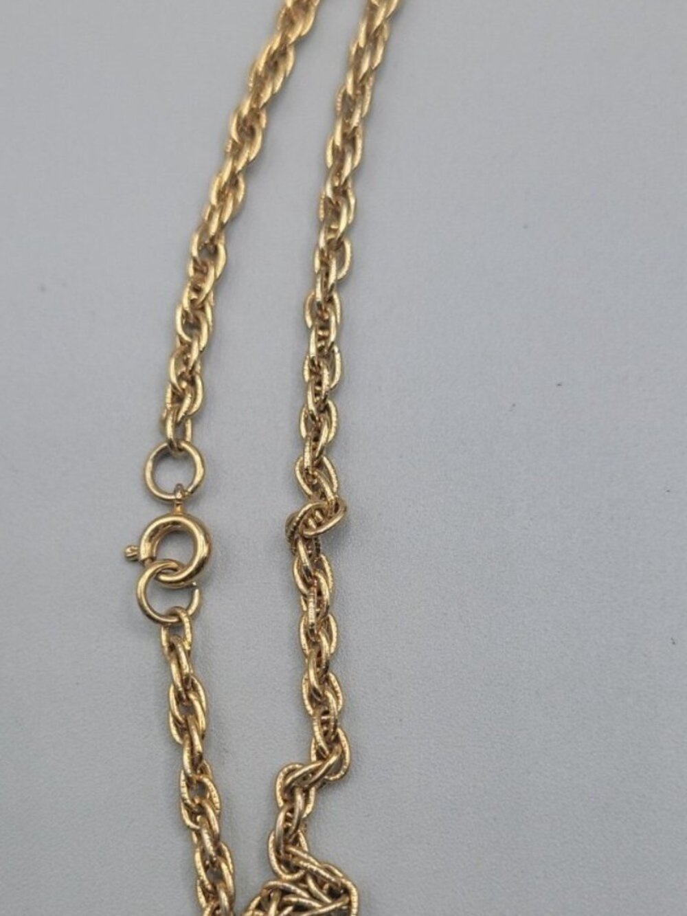 Vintage Lisner Figure 8 Pendant Necklace Textured Gold Tone - Picture 12 of 15